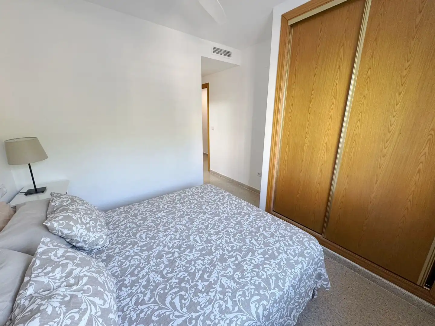 Schlafzimmer von Wohnungen zur Miete in El Campello mit Klimaanlage, Heizung und Terrasse