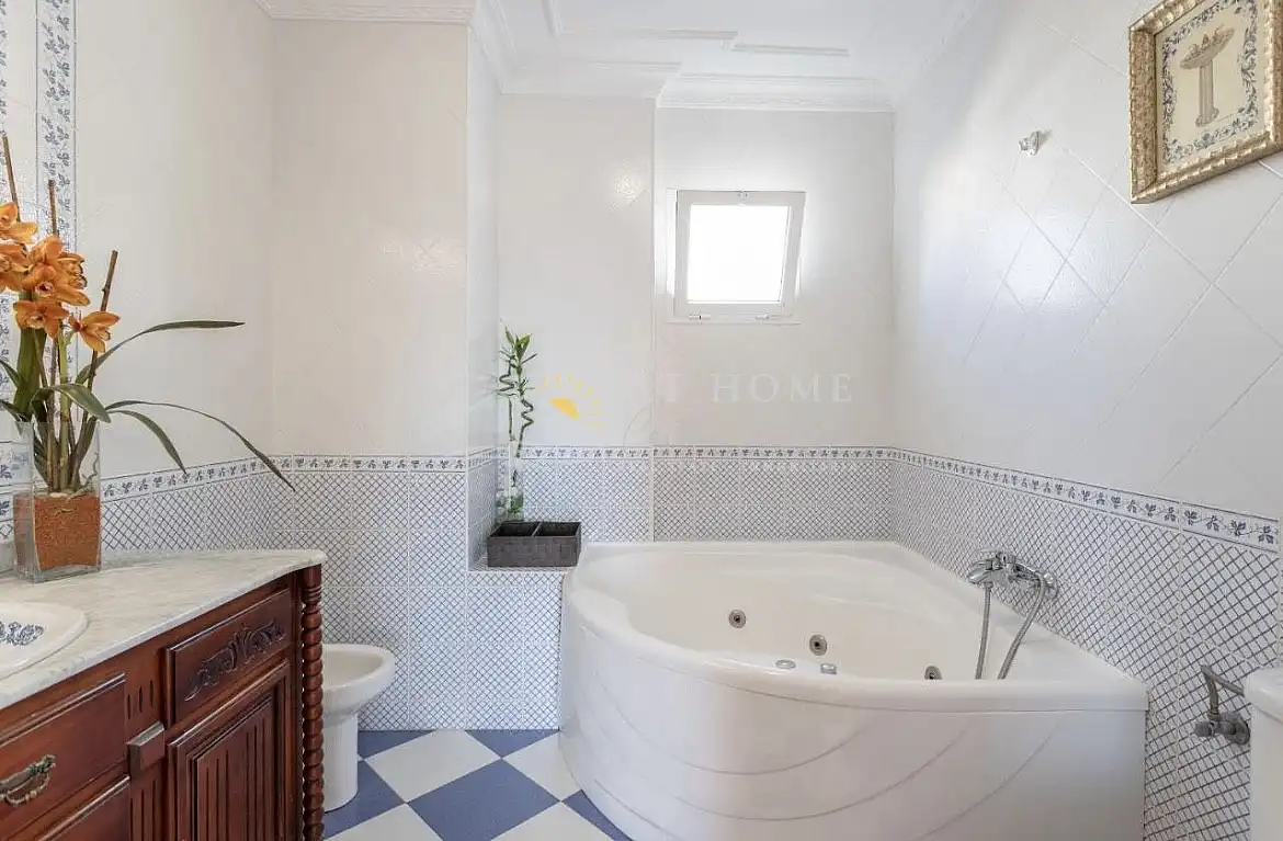 Baño de Casa o chalet en venta en Nerja con Terraza, Piscina y Horno