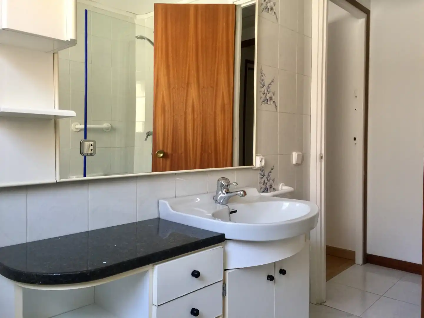 Bany de Apartament de lloguer en Girona amb Calefacció, Moblat i TV
