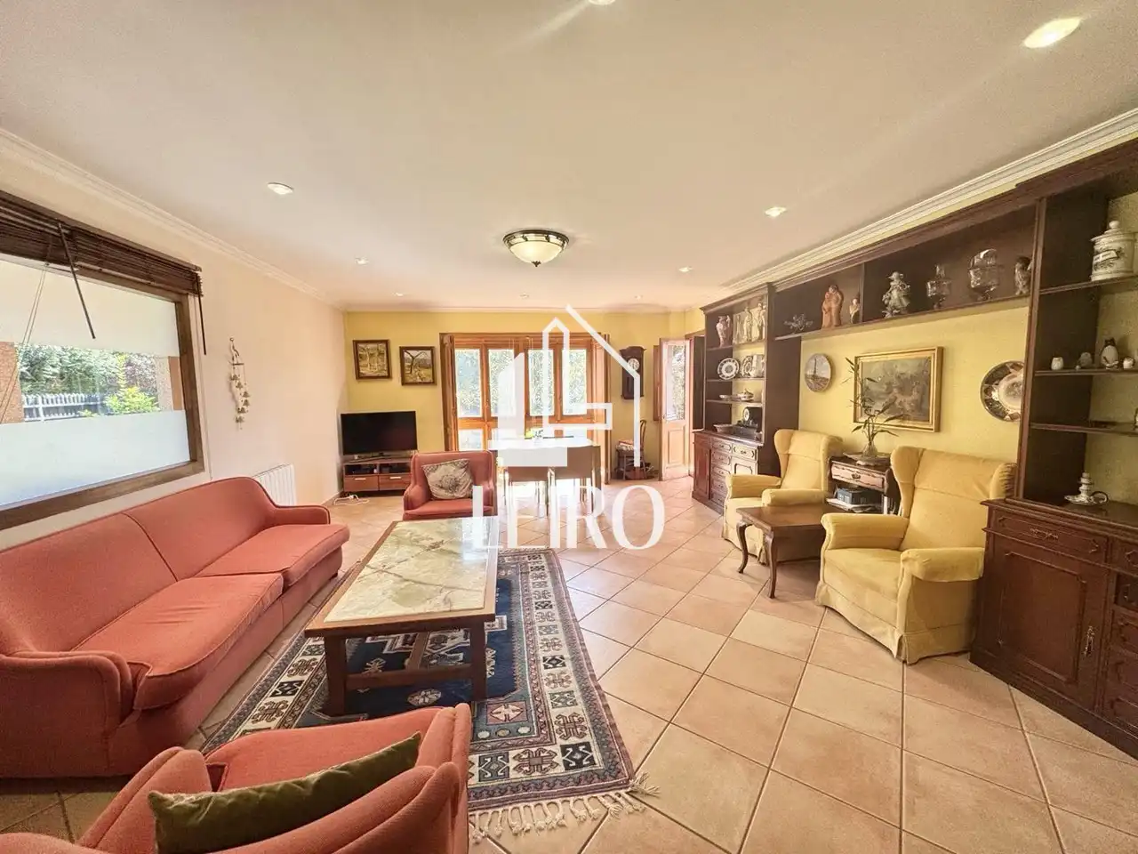 Sala d'estar de Casa o xalet en venda en Vilagarcía de Arousa amb Calefacció, Jardí privat i Parquet
