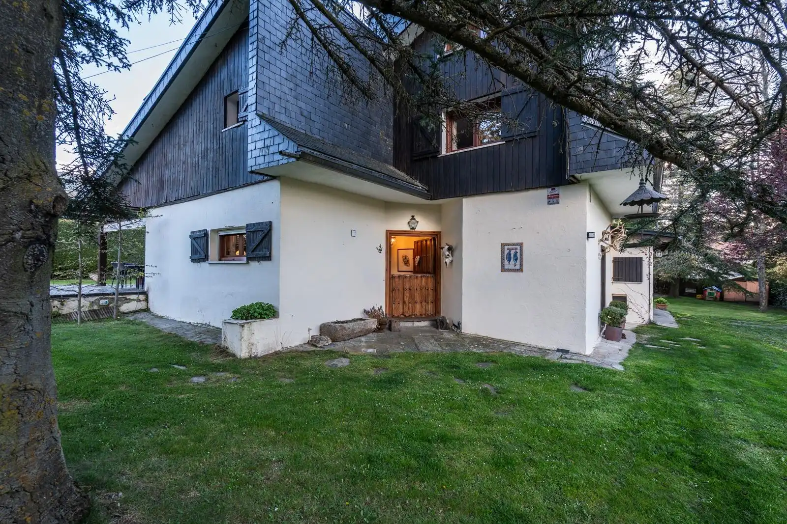 Vista exterior de Casa o chalet en venta en El Espinar con Calefacción, Jardín privado y Terraza