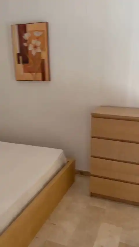 Dormitori de Apartament de lloguer en Granada amb Aire condicionat, Calefacció i Moblat