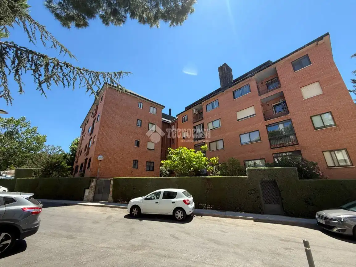 Vista exterior de Pis en venda en Collado Villalba amb Calefacció i Traster