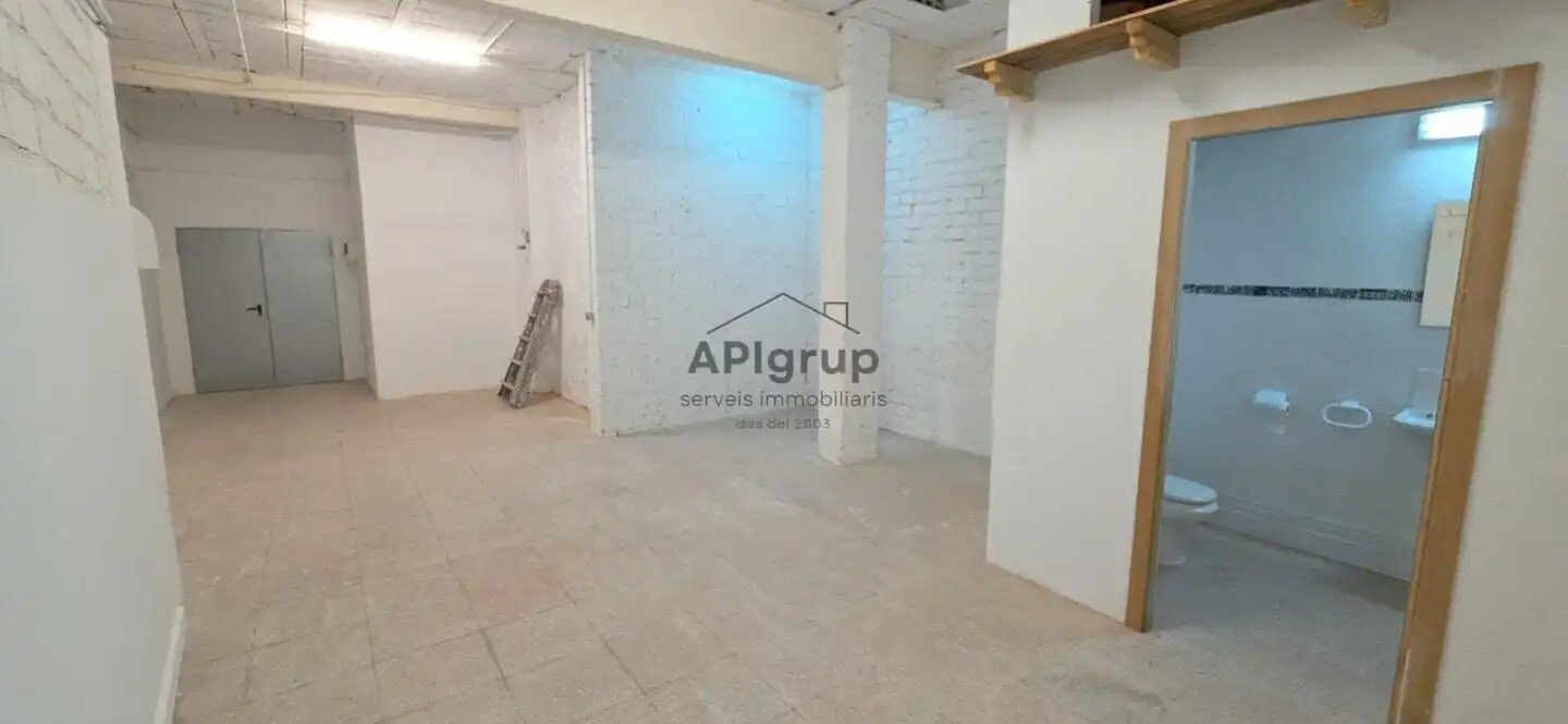 Local comercial en venda a Centre - Sant Oleguer