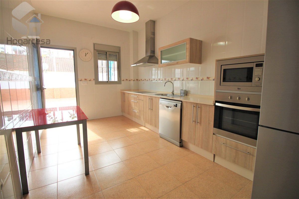 Cuina de Casa o xalet en venda en La Rinconada amb Aire condicionat, Terrassa i Traster