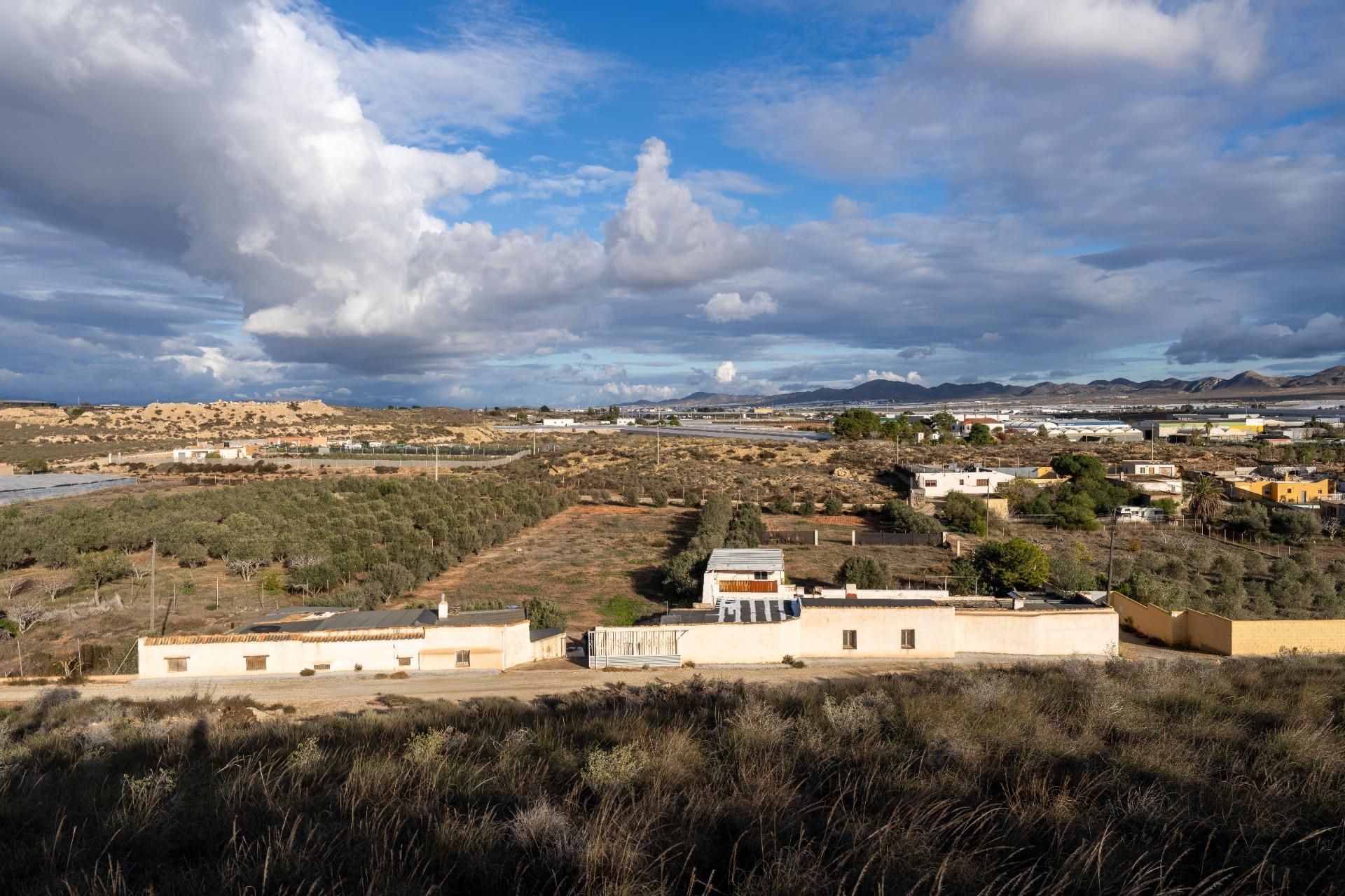 Vista exterior de Finca rústica en venta en  Almería Capital con Alarma