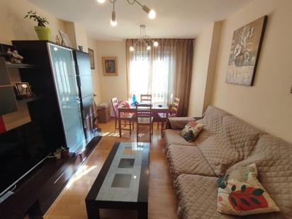 Sala d'estar de Pis en venda en Burgos Capital amb Calefacció i Moblat