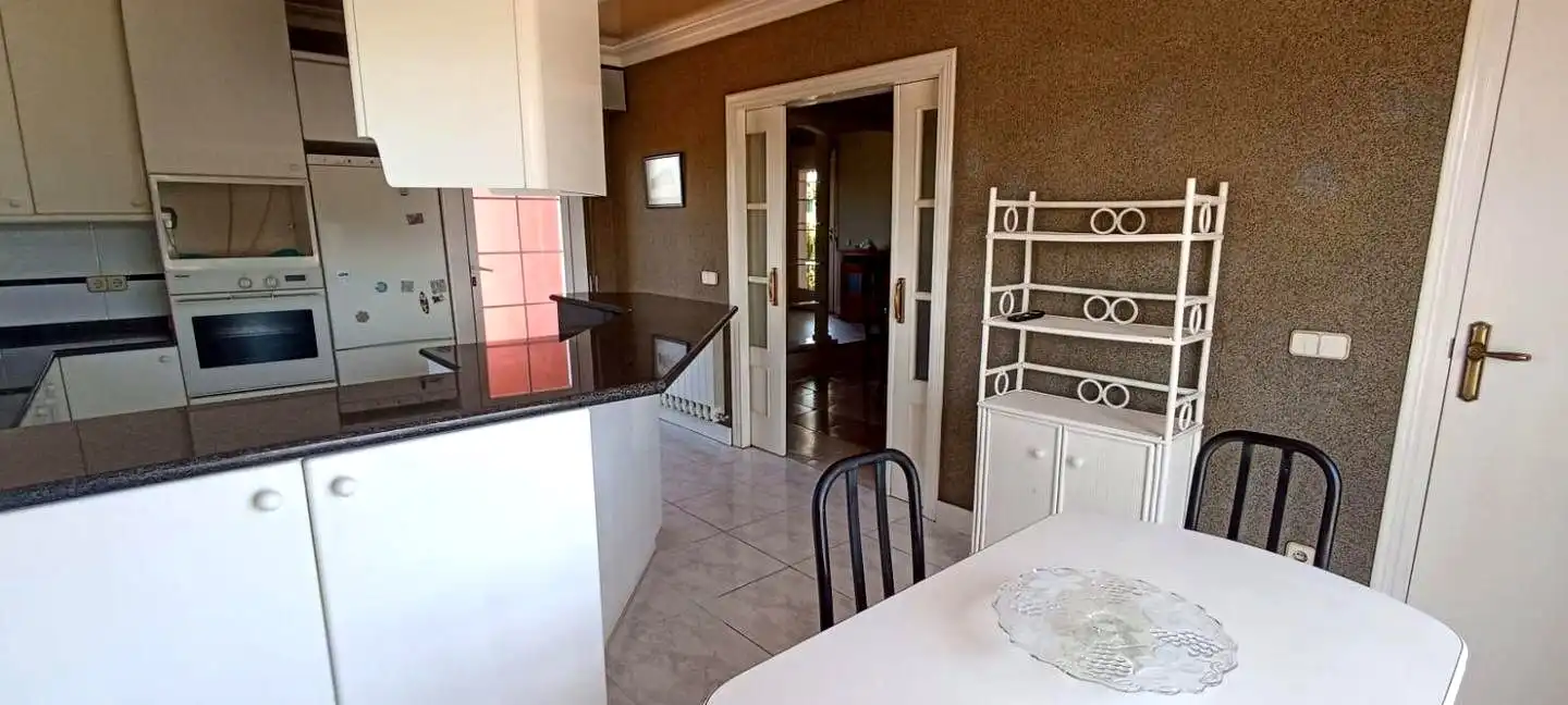 Cocina de Casa o chalet en venta en Villamediana de Iregua con Aire acondicionado, Calefacción y Jardín privado