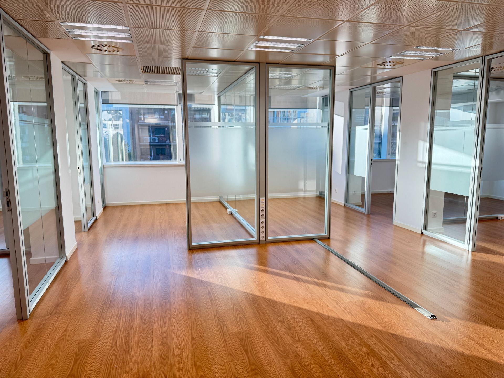 Office to rent in  Barcelona Capital  with Air Conditioner, Heating and Internet