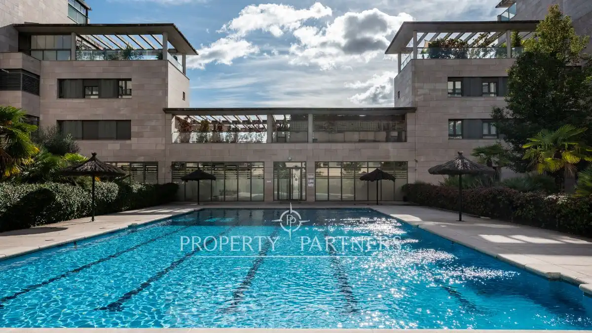 Exterior view of Apartments for sale in Madrid  with Air Conditioner, Heating and Private garden