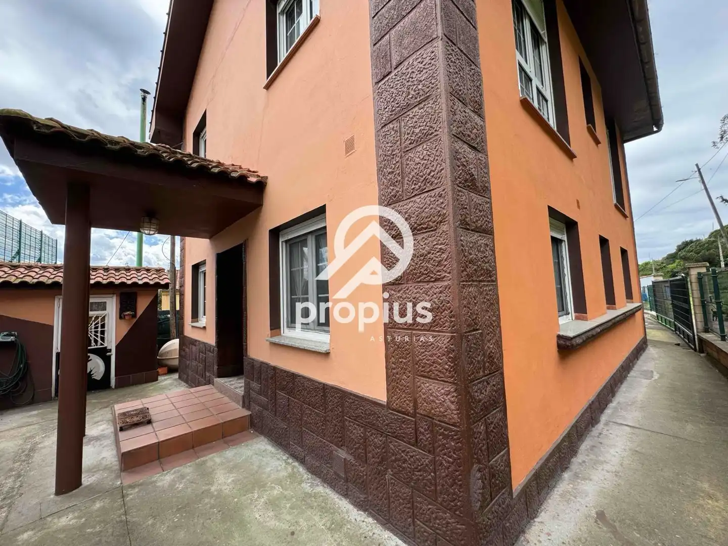 Exterior view of Houses for sale in Avilés  with Heating, Private garden and Parquet flooring
