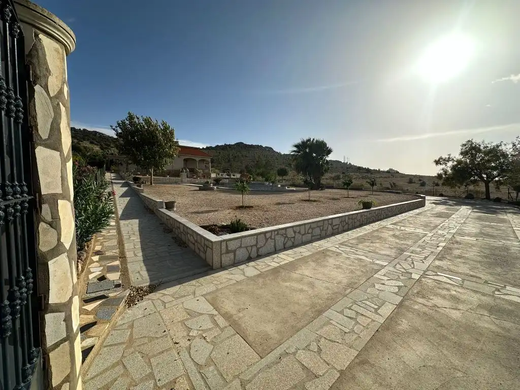 Casa o xalet en venda en Magacela amb Jardí privat, Terrassa i Piscina