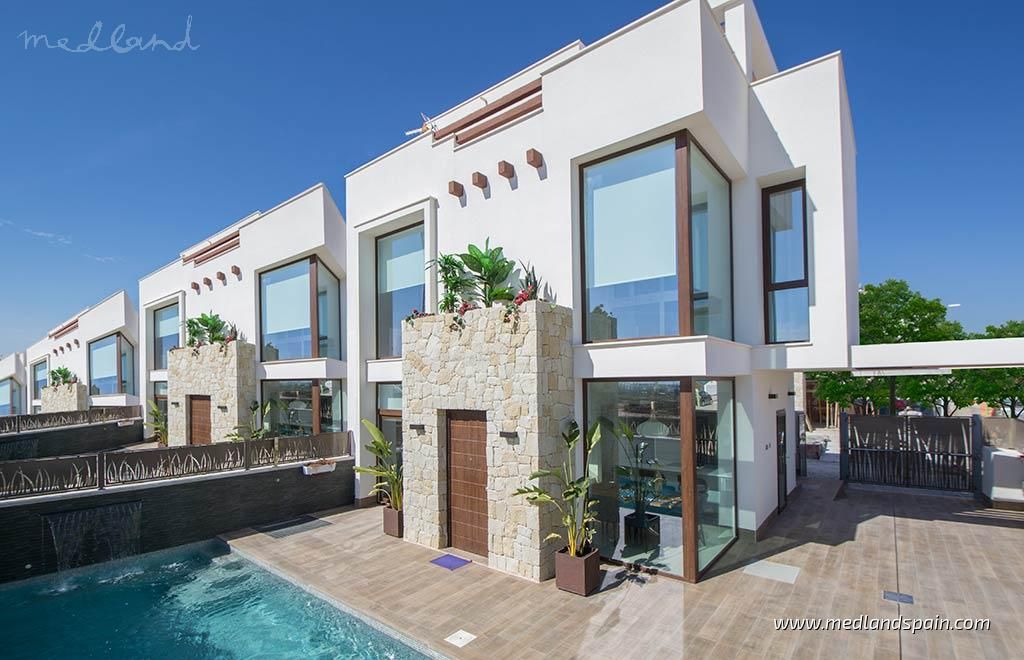 Vista exterior de Casa o xalet en venda en Rojales amb Jardí privat, Terrassa i Piscina