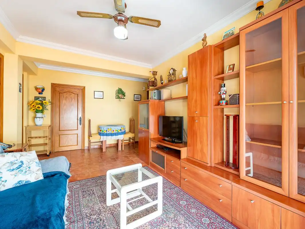 Sala de estar de Piso en venta en Torremolinos con Calefacción, Terraza y Balcón