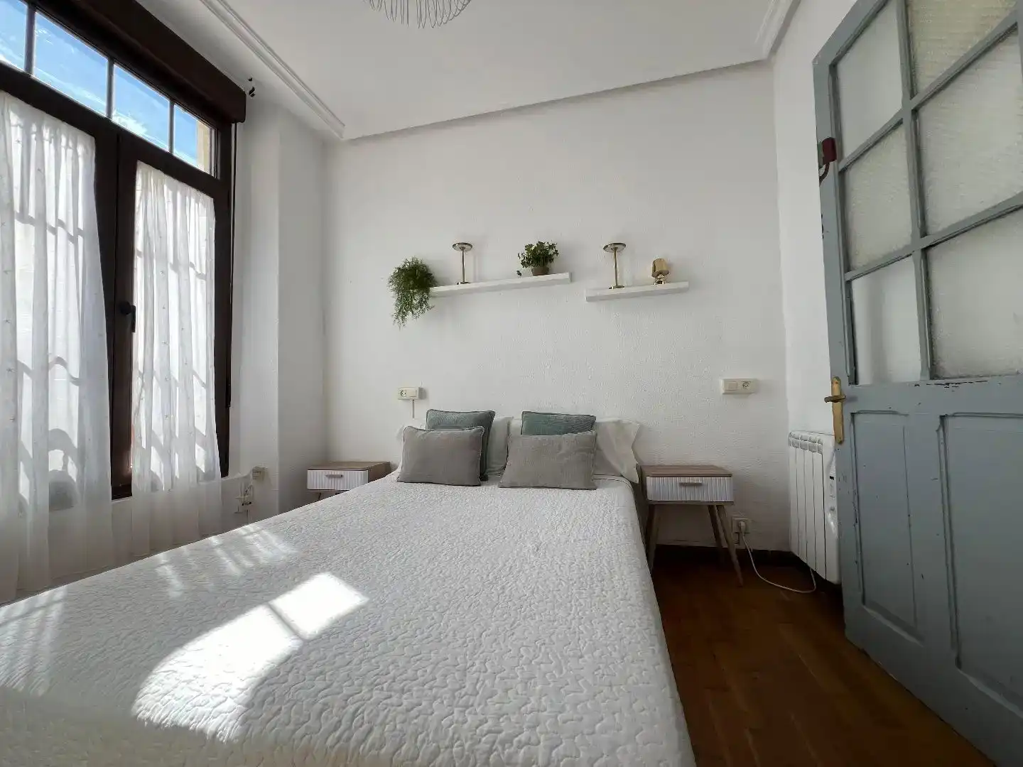Habitación de Piso de alquiler en Gijón  con Parquet y Amueblado