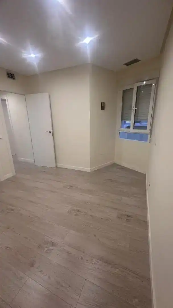 Schlafzimmer von Wohnungen zur Miete in  Madrid Capital mit Klimaanlage, Schwimmbad und Balkon