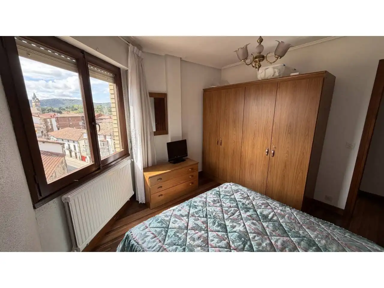 Habitación de Piso en venta en Espinosa de los Monteros con Calefacción y Amueblado