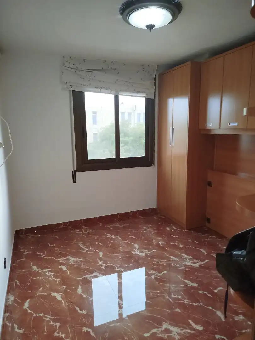 Habitación de Piso en venta en Badalona con Aire acondicionado, Amueblado y Horno