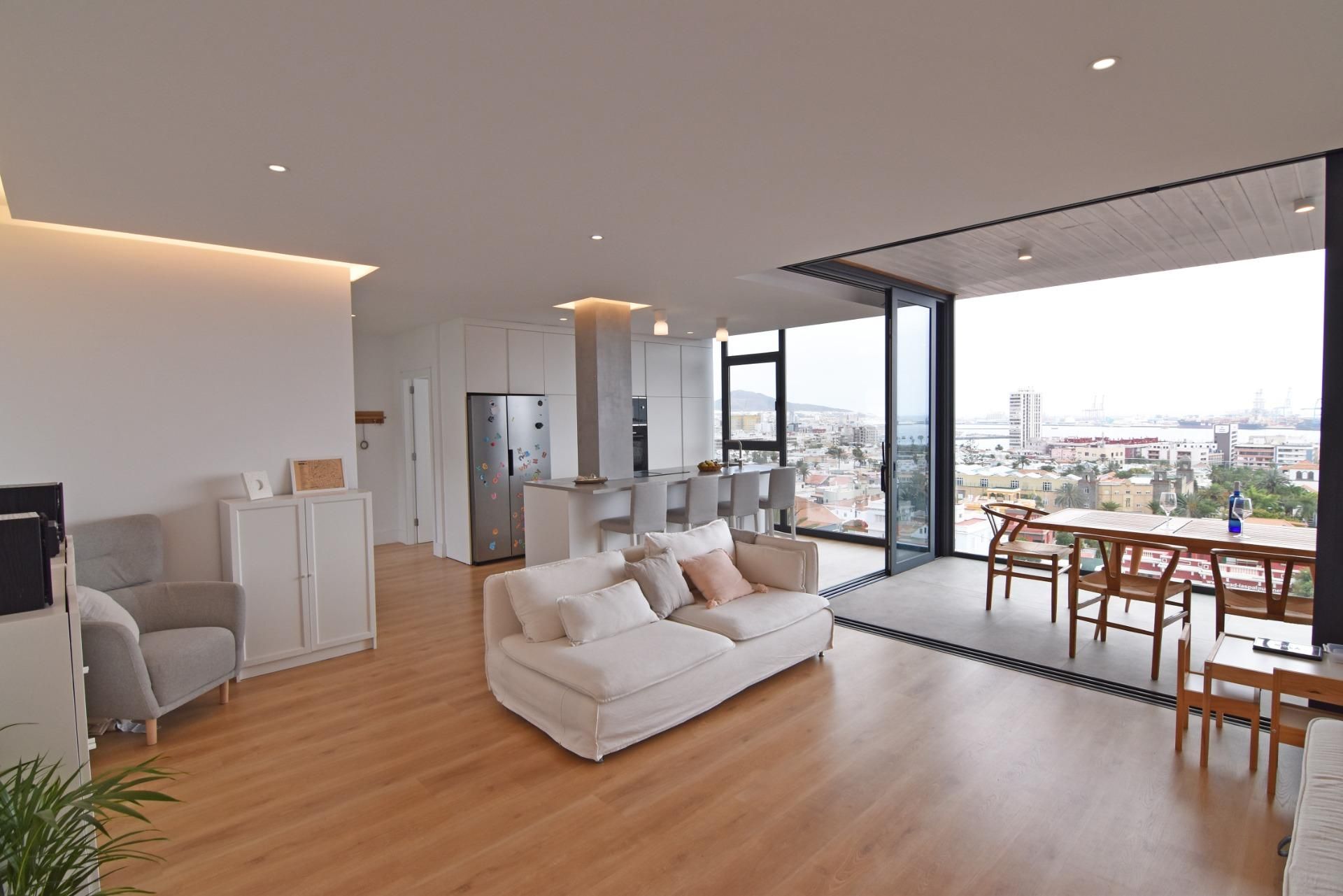 Sala d'estar de Àtic en venda en Las Palmas de Gran Canaria amb Jardí privat, Parquet i Terrassa