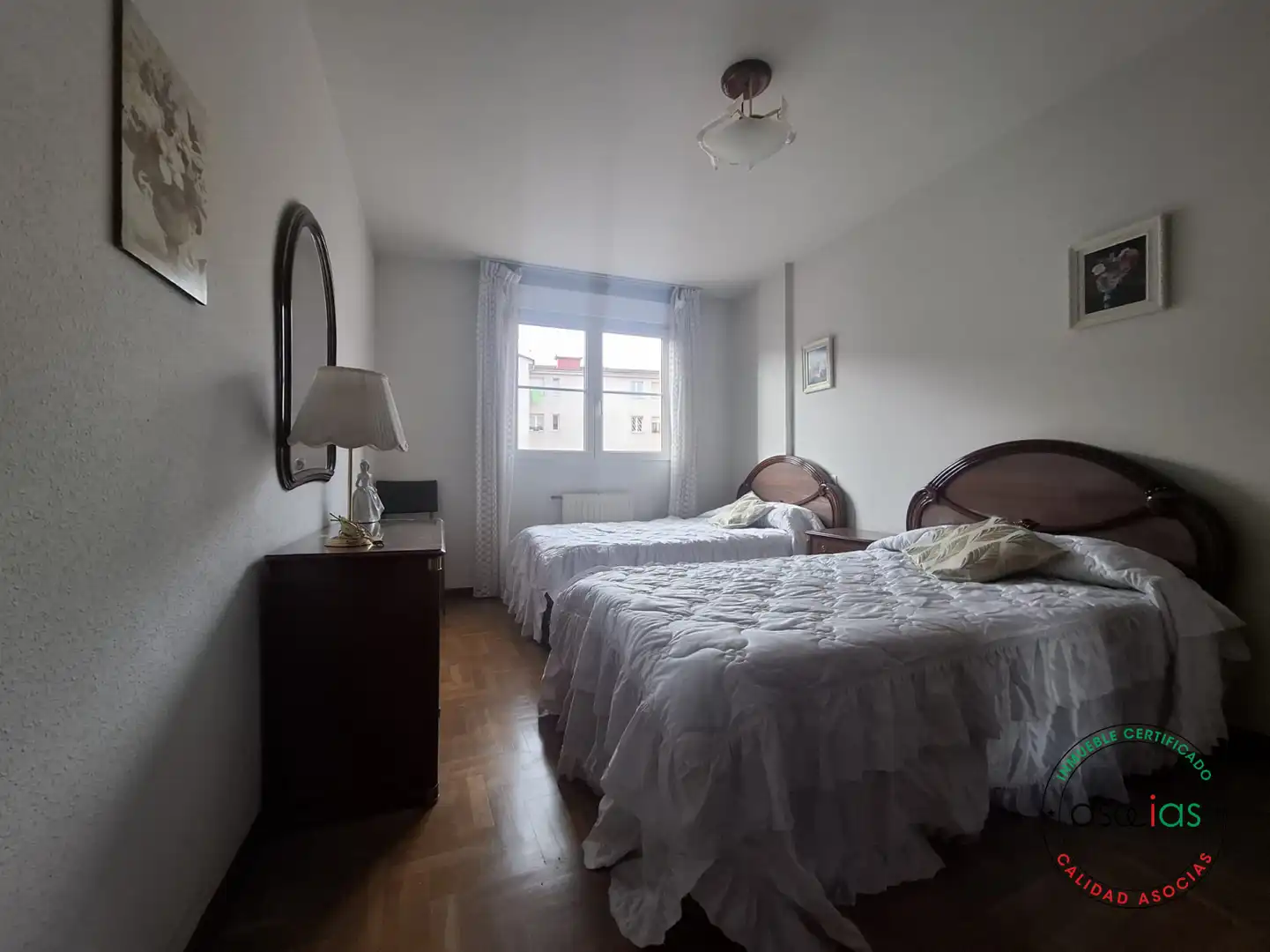 Habitación de Piso en venta en Gijón  con Calefacción, Parquet y Trastero