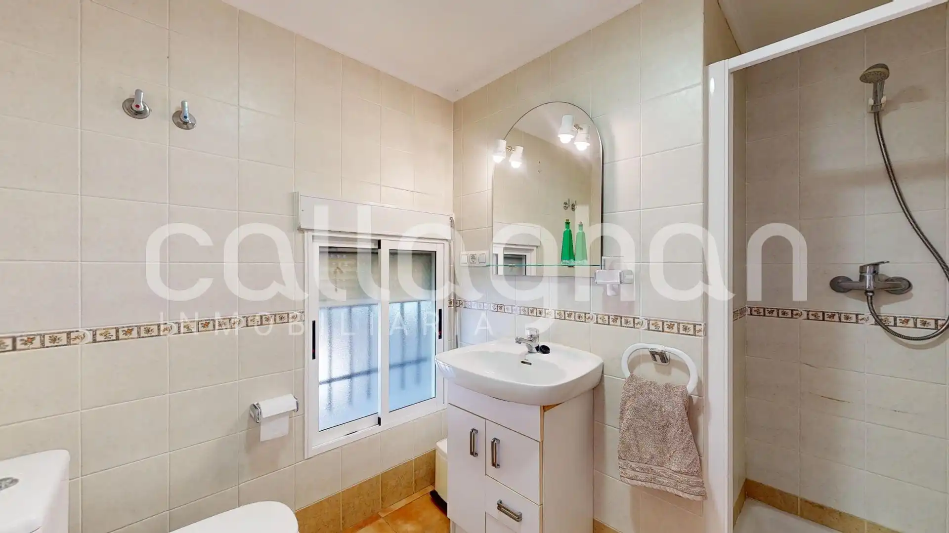 Bany de Casa o xalet en venda en Sagunto / Sagunt amb Aire condicionat, Calefacció i Jardí privat
