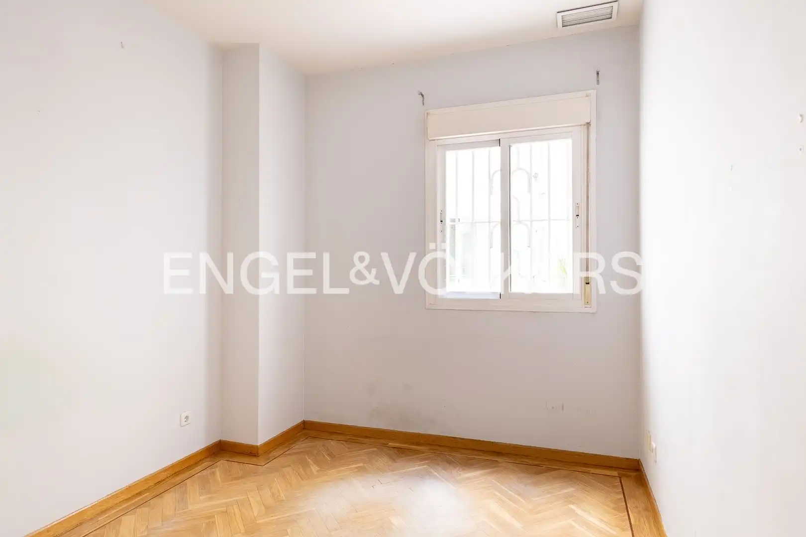 Bedroom of Flat for sale in Madrid  with Air Conditioner and Heating