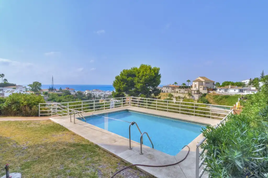 Piscina de Casa o xalet en venda en Fuengirola amb Aire condicionat, Jardí privat i Terrassa