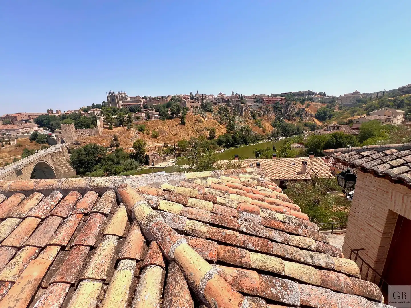 Vista exterior de Casa o xalet en venda en Toledo amb Calefacció, Jardí privat i Terrassa