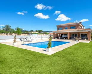 Vista exterior de Casa o xalet en venda en Reus amb Aire condicionat, Terrassa i Piscina