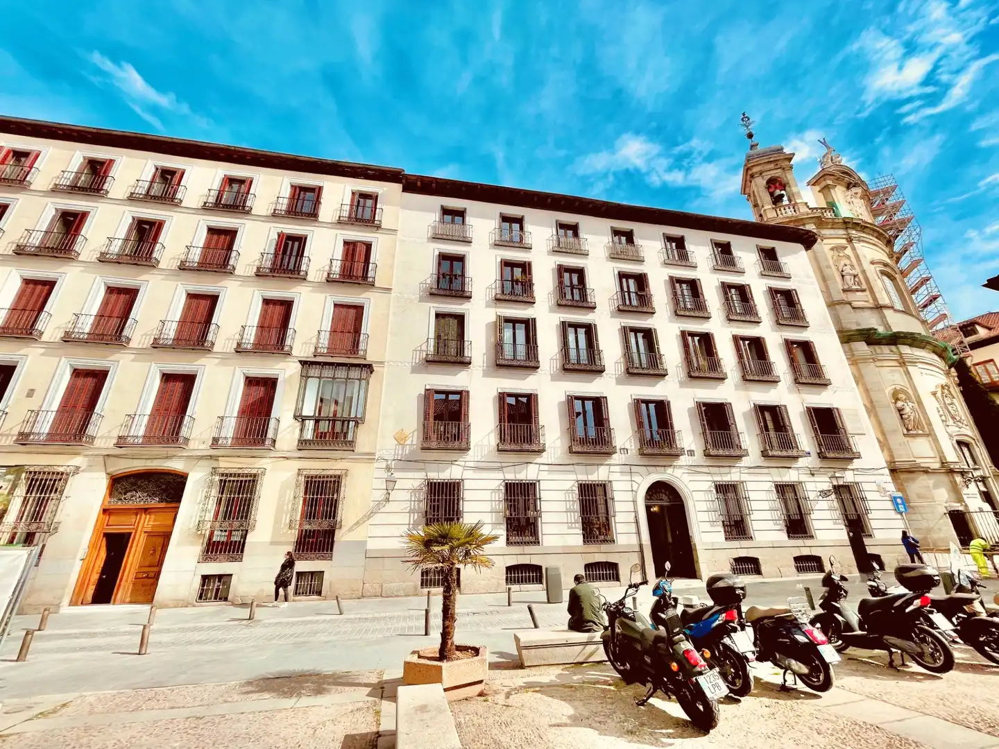 Office space with terrace to rent in Plaza del Cordón 2, imagen 2