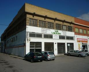 Vista exterior de Nau industrial en venda en Torrelavega 