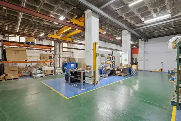 Nau industrial amb ascensor en venda a Bellvitge - El Gornal - Granvia LH, imagen 2
