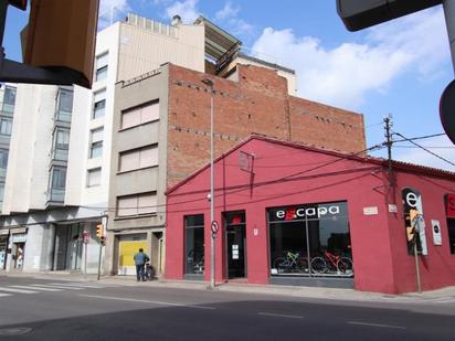 Vista exterior de Edifici en venda en Sabadell