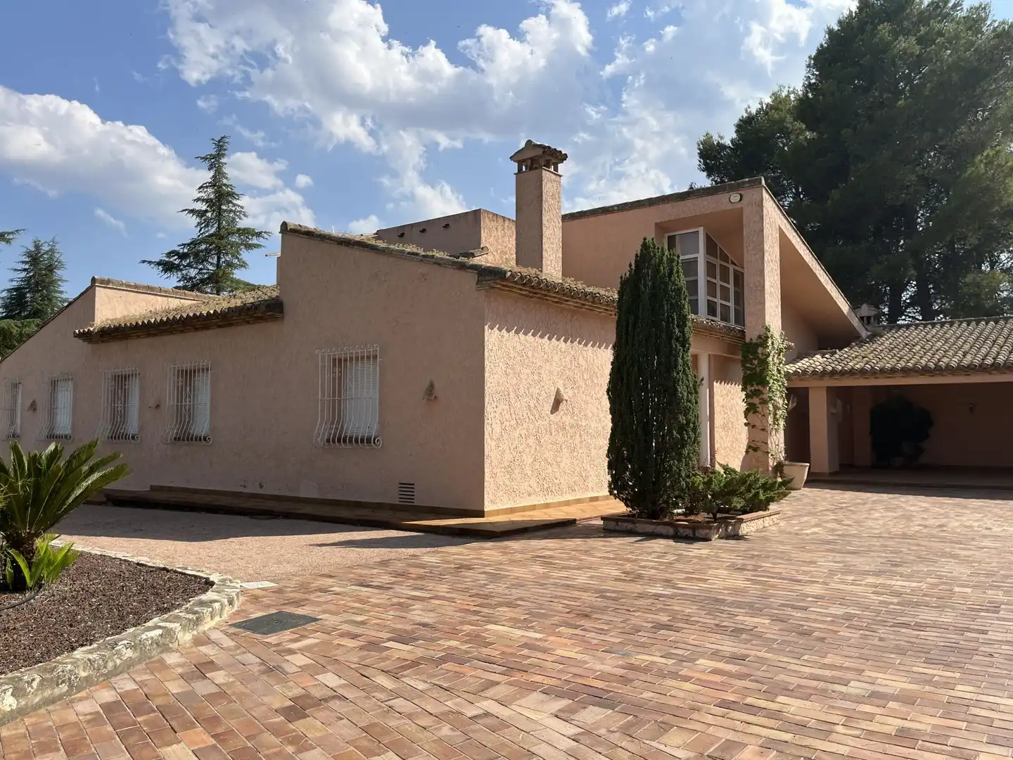 Vista exterior de Casa o xalet en venda en Ontinyent amb Aire condicionat, Calefacció i Jardí privat