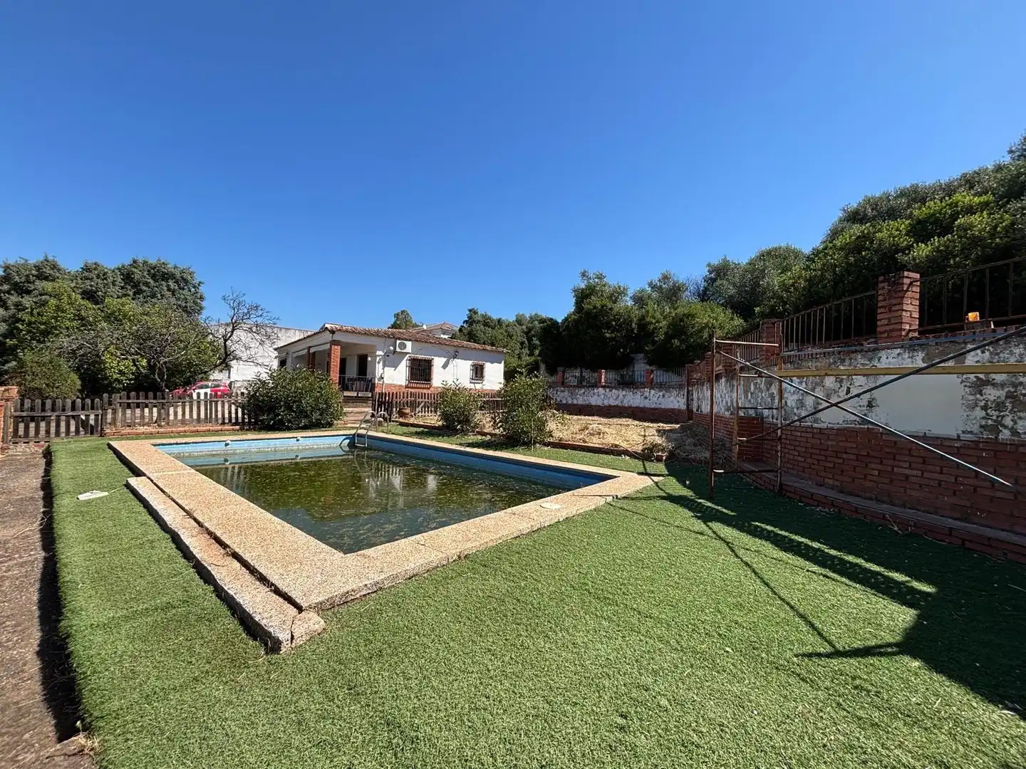 Garden of Country homes for sale in Córdoba  with Air Conditioner, Heating and Storage room