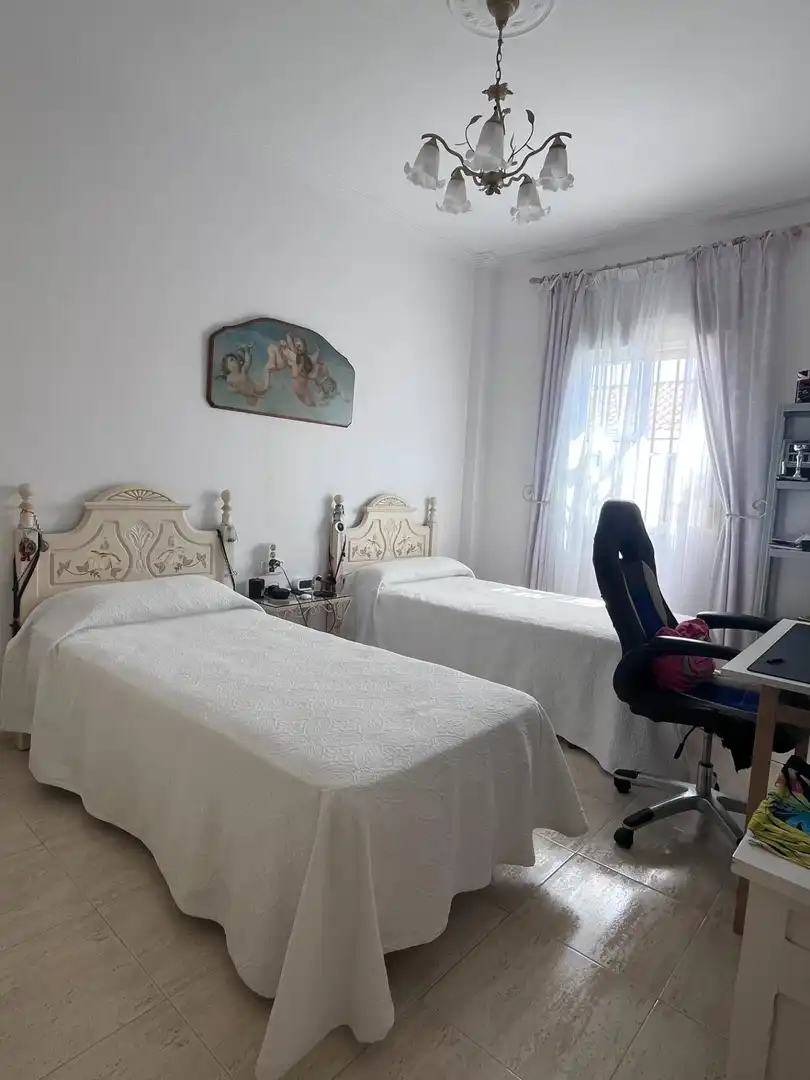 Dormitori de Casa o xalet en venda en Mairena del Alcor