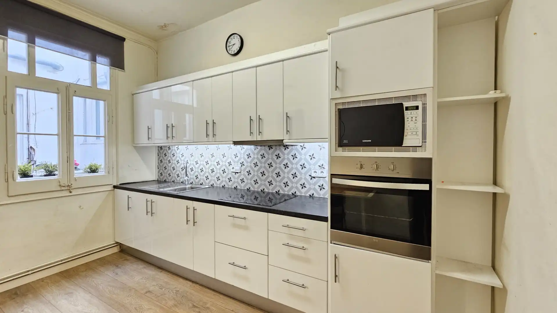 Küche von Büro zur Miete in Barcelona mit Heizung und Internet