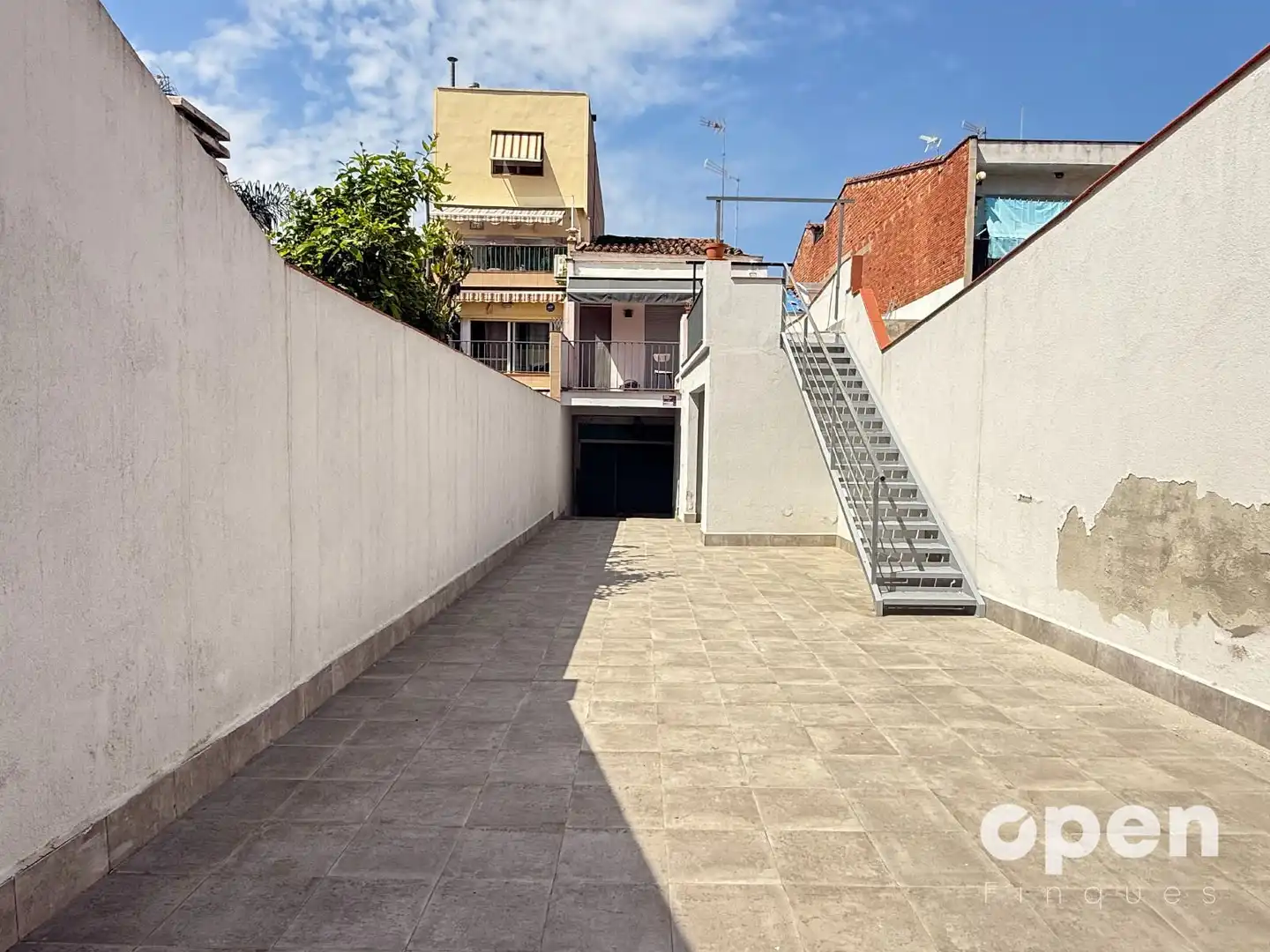 Vista exterior de Casa o chalet en venta en Terrassa con Terraza