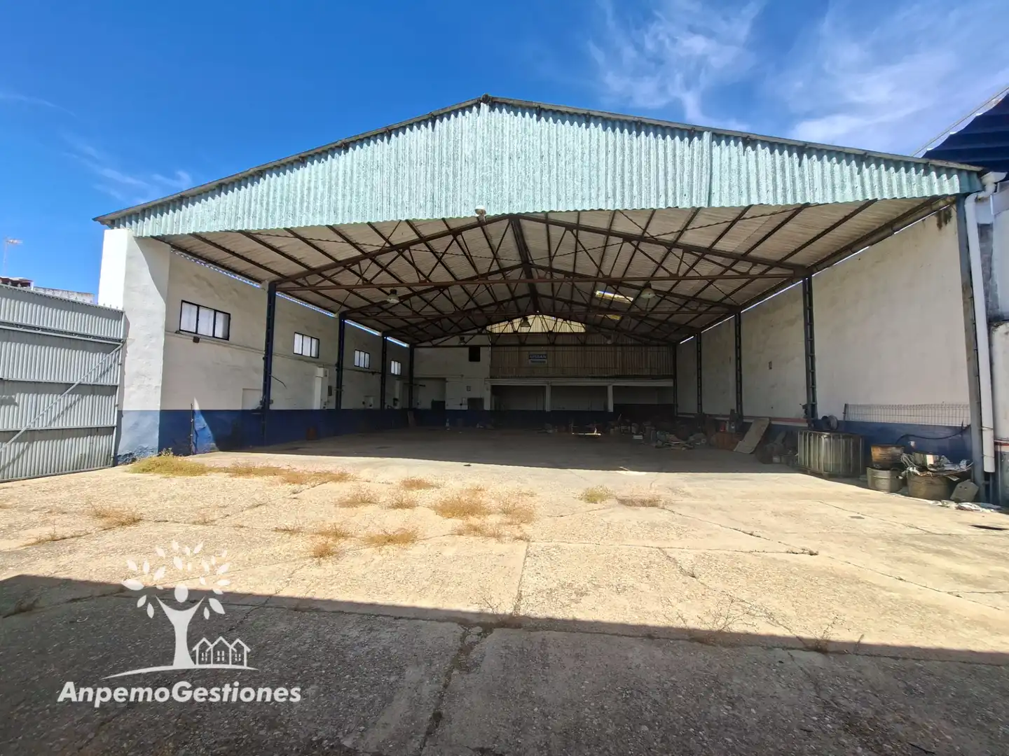 Vista exterior de Nave industrial en venta en Palma del Río