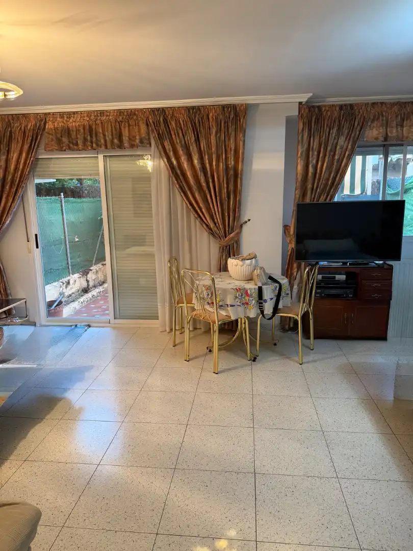 Casa adosada en venta en Calle Castillo de Rena, Avenida Elvas