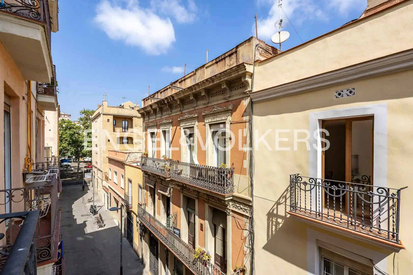 Vista exterior de Piso en venta en Barcelona con Calefacción, Terraza y Balcón