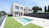 Swimming pool of Single-family semi-detached for sale in Cambrils  with Air Conditioner, Heating and Private garden