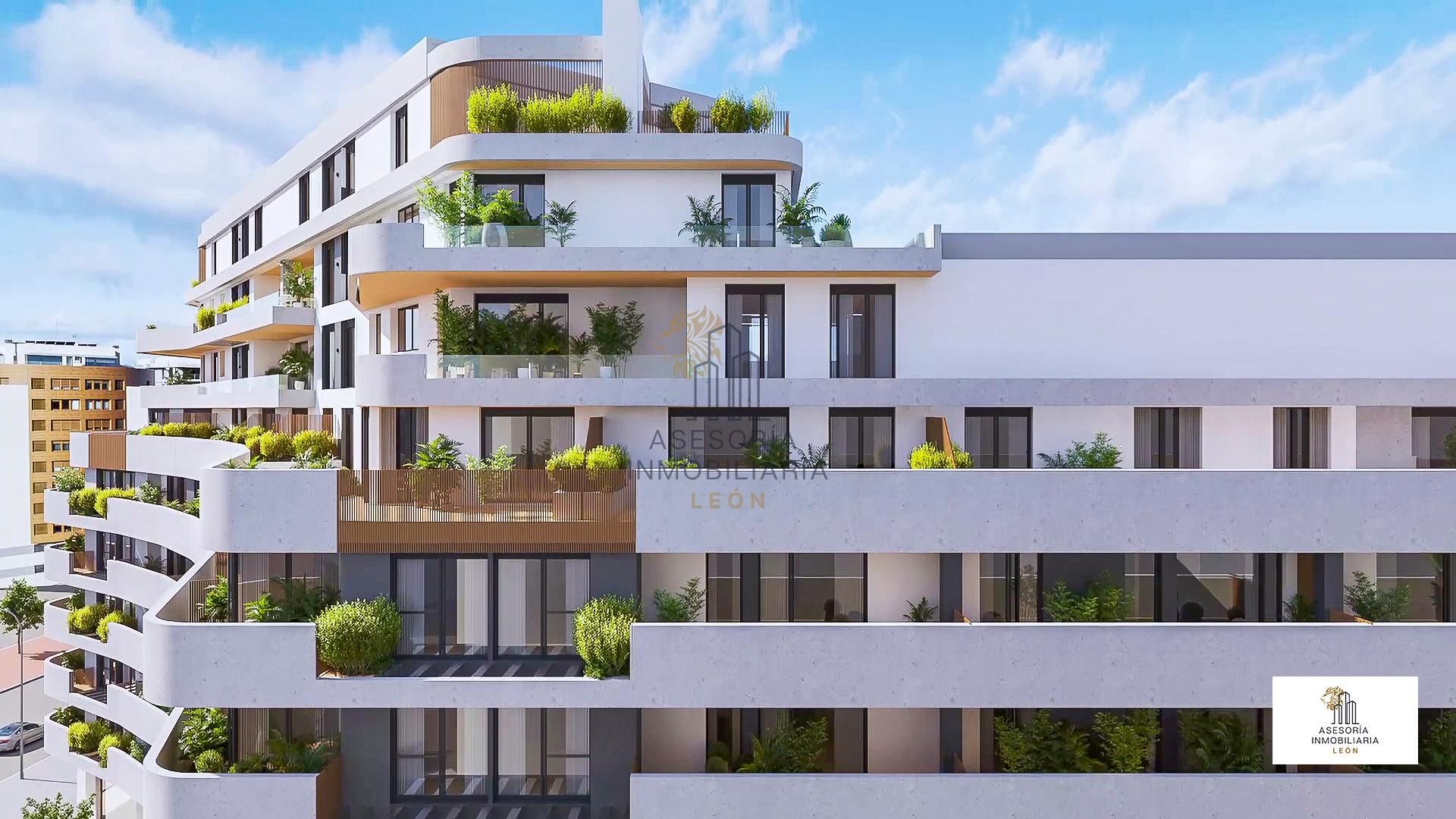 Vista exterior de Àtic en venda en León Capital  amb Calefacció, Terrassa i Traster