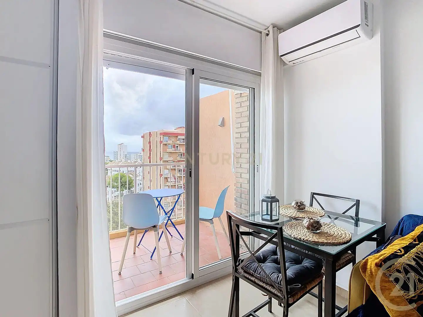 Terraza de Apartamento de alquiler en Benalmádena con Aire acondicionado, Jardín privado y Amueblado