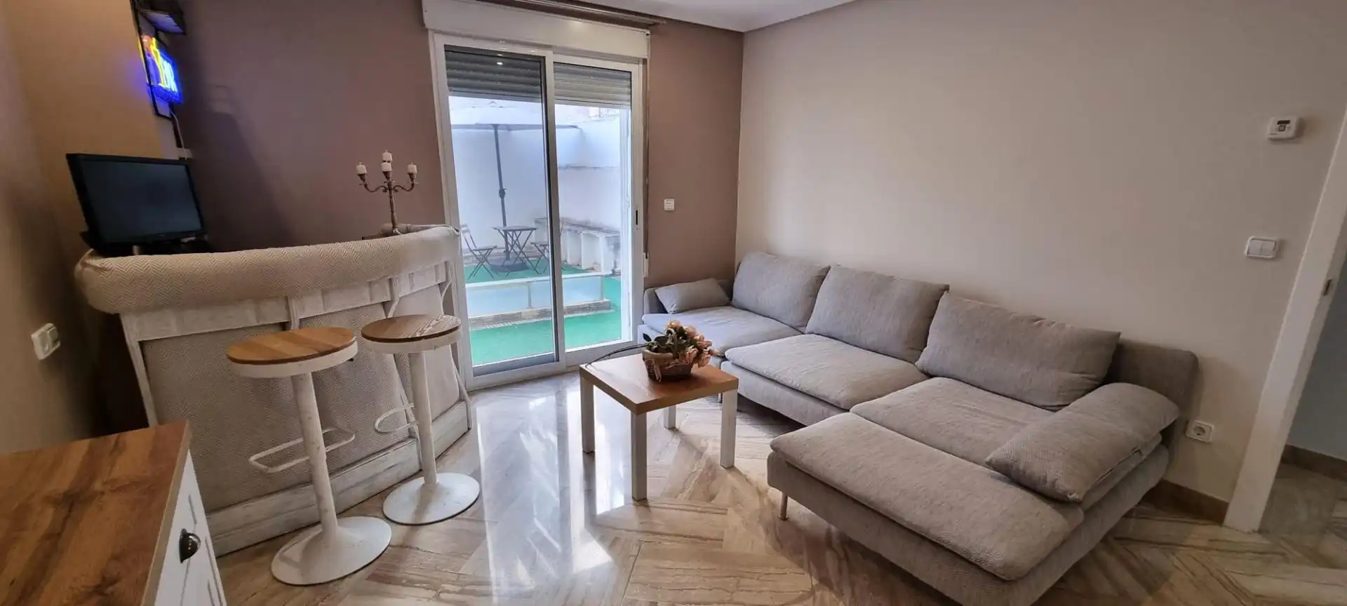 Wohnzimmer von Maisonette zum Verkauf in Elche / Elx mit Klimaanlage, Terrasse und Möbliert