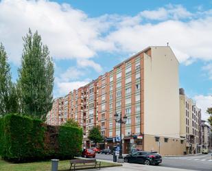 Vista exterior de Pis en venda en Oviedo 