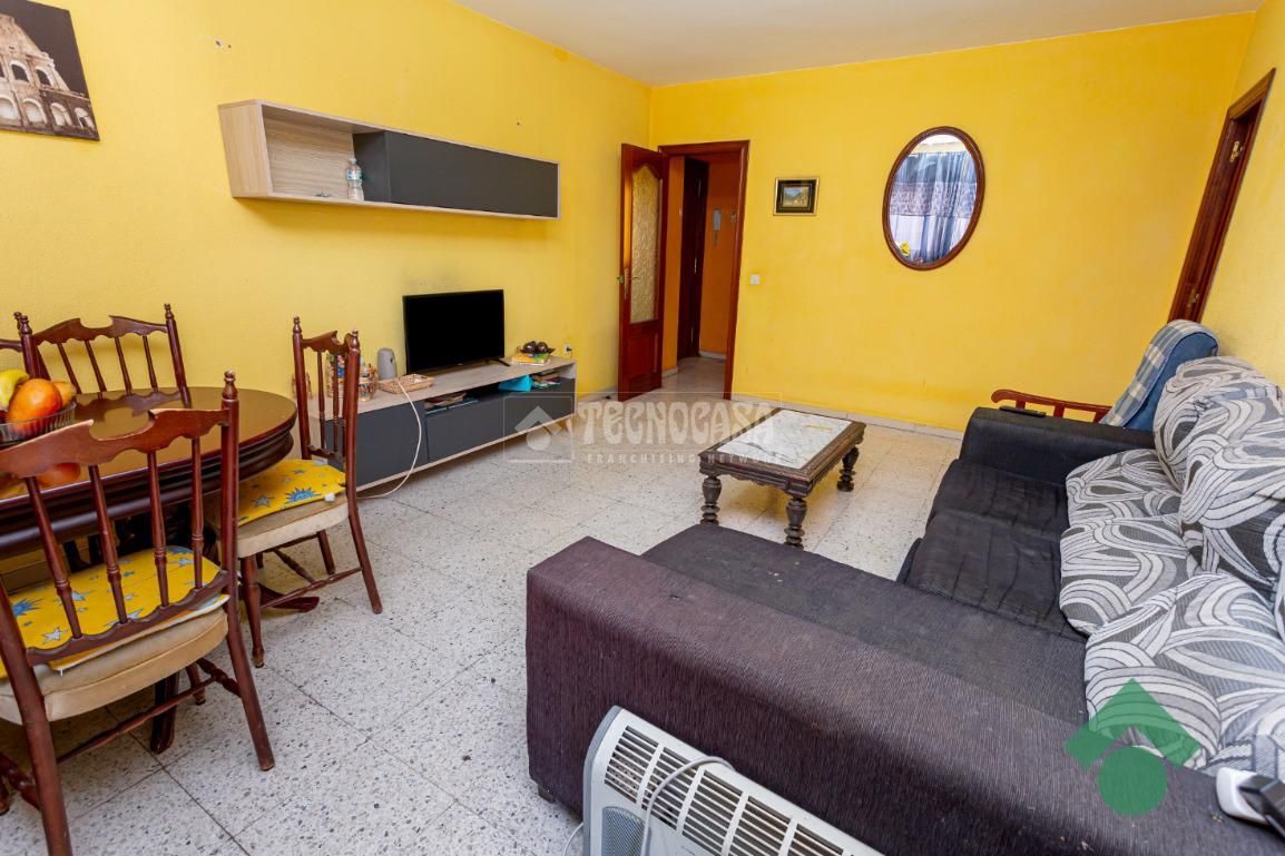 Living room of Flat for sale in Algeciras  with Furnished and Balcony