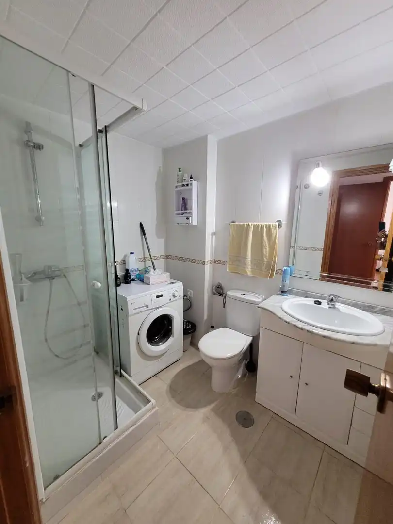 Bany de Apartament en venda en Alicante / Alacant amb Jardí privat, Terrassa i Traster