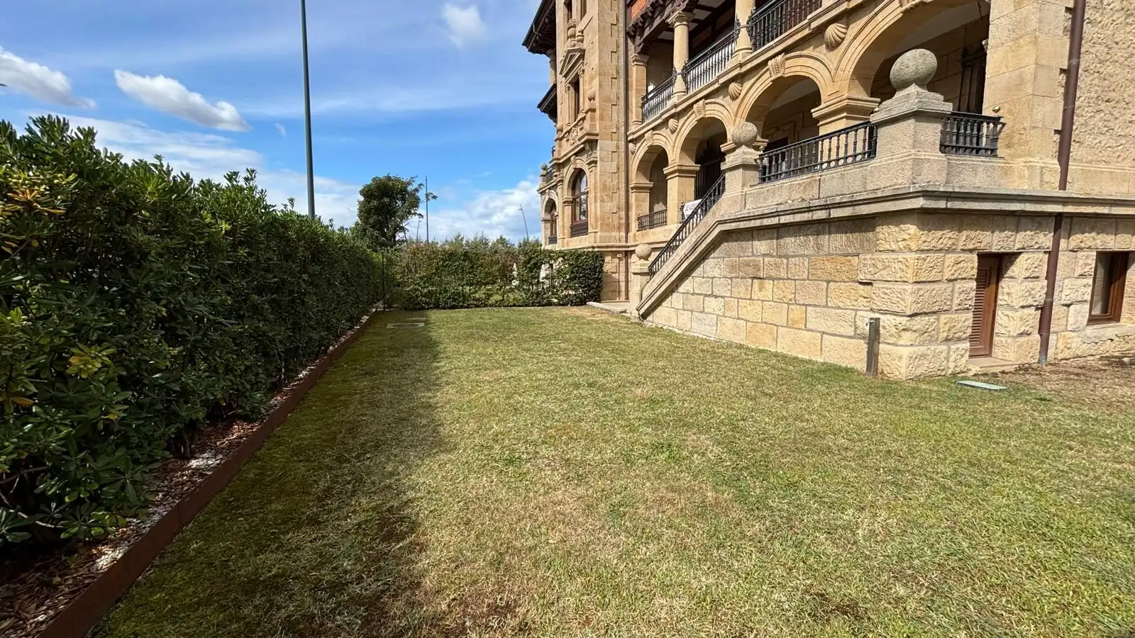 Vista exterior de Dúplex en venda en Getxo  amb Calefacció, Jardí privat i Terrassa