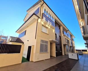 Vista exterior de Casa o xalet en venda en Plasencia amb Aire condicionat, Calefacció i Terrassa